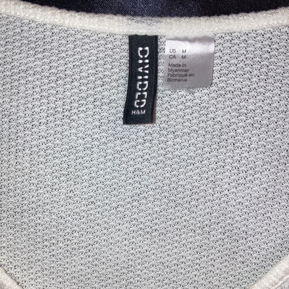 An adorable knit button-up sweater/cardigan - Picture 2 of 4